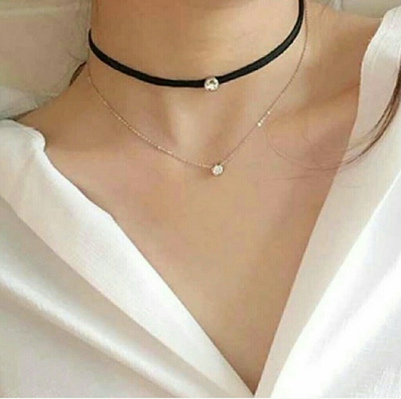 💕🎀 Leather and Gold Pendent Chocker - Picture 2 of 6